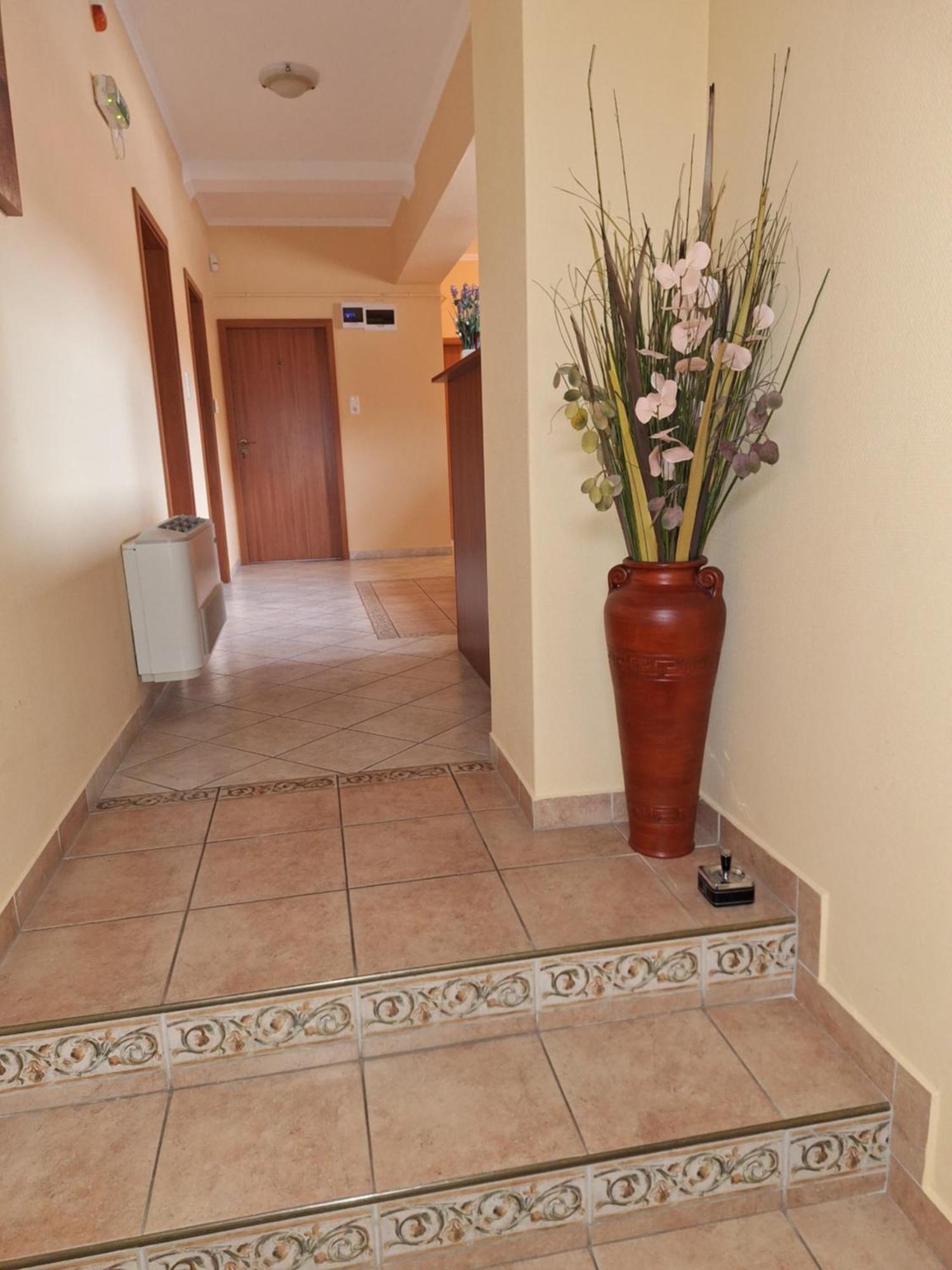 Tuenderpart Vendeghaz Hotel Eger Exterior photo